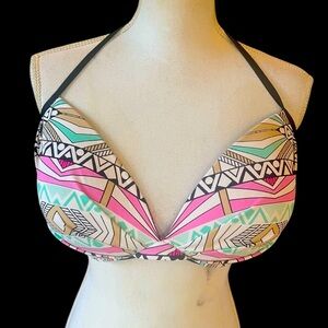 Giani Bini swimsuit top NWOT 34DDD. Never worn NWOT.